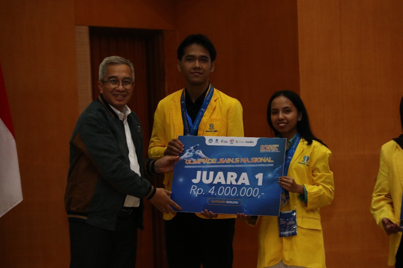 Penyerahan Juara 1