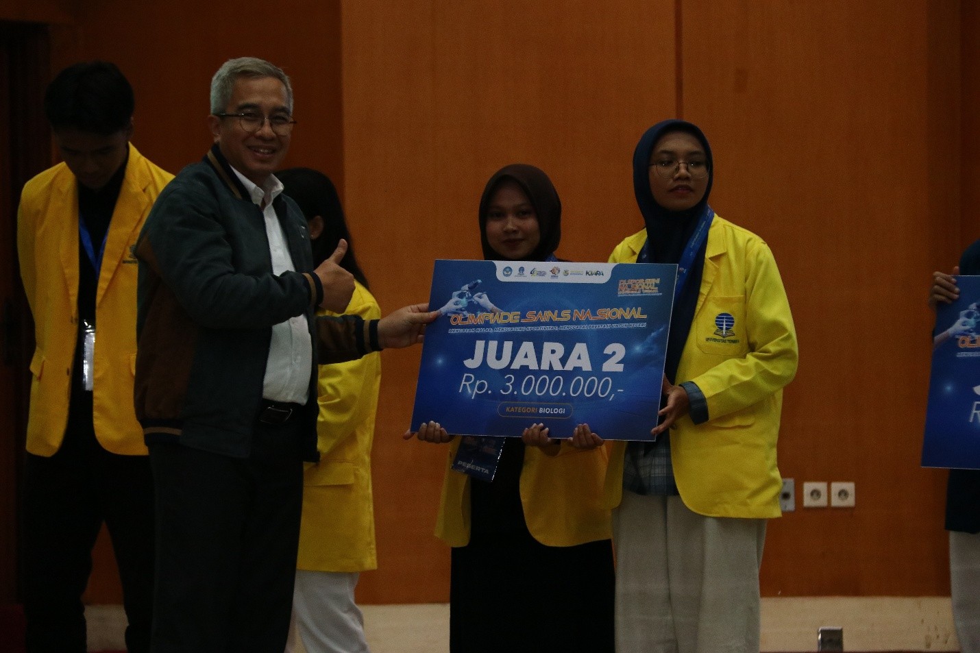 Penyerahan Juara 2